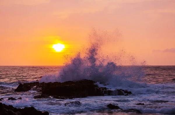 Escénica Puesta Sol Colores Costa Del Mar Bueno Para Fondo —  Fotos de Stock