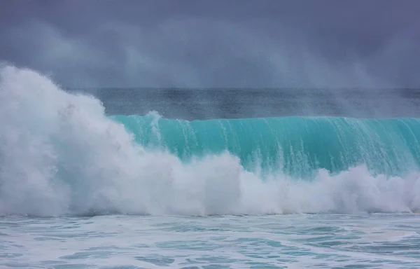 Голубая Волна Пляже Размытый Фон Солнечные Пятна Мирный Природный Фон — стоковое фото