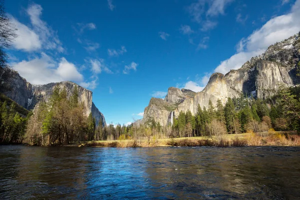 Güzel Yosemite Ulusal Parkı Manzaraları California — Stok fotoğraf