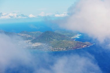 Diamond head krater Oahu adasında, Hawaii, ABD tarihinde üzerinde güzel havadan görünümü