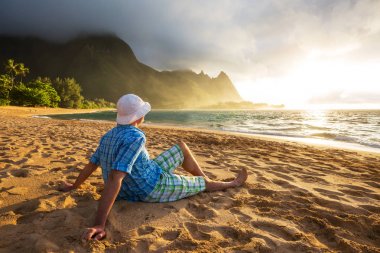 Adam Adası, Kauai, Hawaii, ABD tüneller kumsalda güzel yerinde izlemek