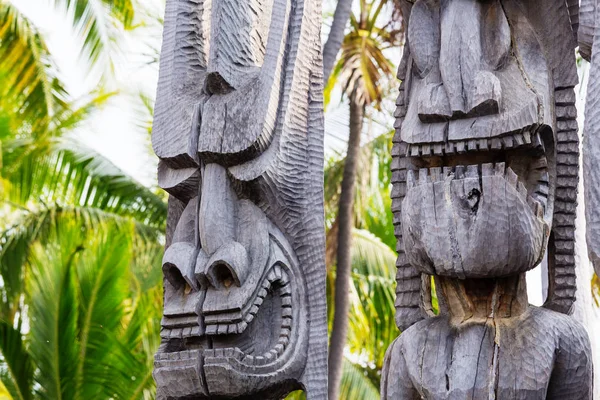 Hawaiian Tiki Wooden Monuments — Stock Photo, Image