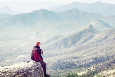 Adam sırf Uçurumdaki