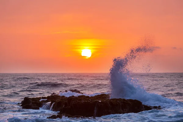 Onda Azul Praia Blur Fundo Manchas Luz Solar Fundo Natural — Fotografia de Stock