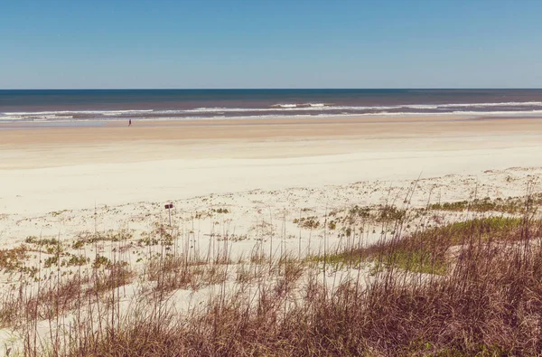 海沿岸の砂浜 旅行の背景 — ストック写真