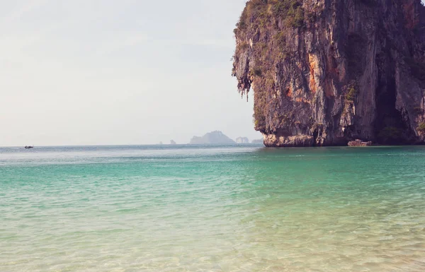 ชายหาดเขตร อนในทะเลอ นดาม ประเทศไทย — ภาพถ่ายสต็อก