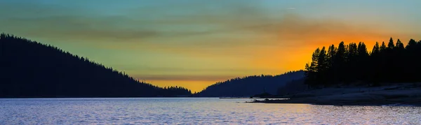 Ηλιοβασίλεμα Σκηνή Στη Λίμνη Στο Ηλιοβασίλεμα — Φωτογραφία Αρχείου