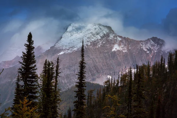 Pintoresca Vista Montaña Las Montañas Rocosas Canadienses Temporada Verano —  Fotos de Stock