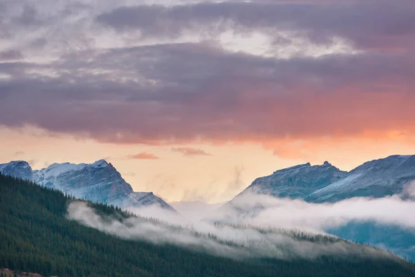 Pittoresca Vista Sulle Montagne Rocciose Canadesi Nella Stagione Estiva — Foto Stock