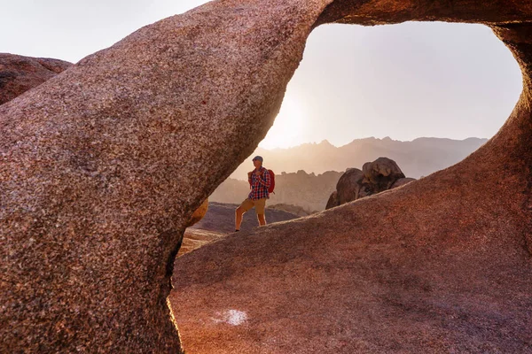 Hiker Unusual Stone Formations Alabama Hills California Usa — Stock Photo, Image