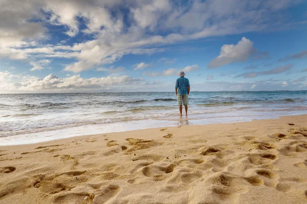 Homem Praia Ilha Havaí Fundo Conceito Férias — Fotografia de Stock