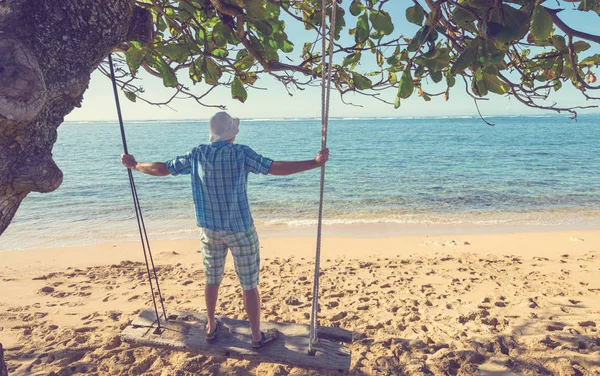 Swing Hawaiian Beach — Stock Photo, Image