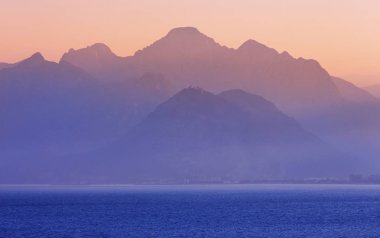 Türkiye 'nin güzel deniz kıyıları. Lycian yürüyüşü boyunca şaşırtıcı doğal manzaralar..
