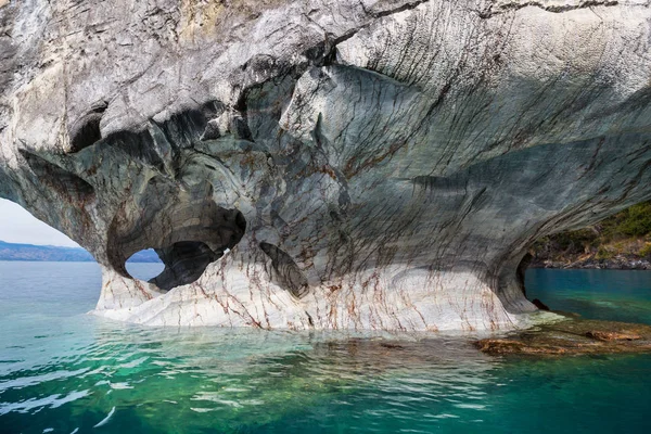 一般的なカレラ パタゴニア チリの湖の珍しい大理石の洞窟 Carretera アウストラル旅行 — ストック写真