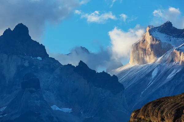 Bellissimi Paesaggi Montani Nel Parco Nazionale Torres Del Paine Cile — Foto Stock