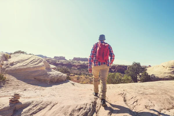 Vandra Utah Bergen Vandring Ovanliga Naturlandskap Fantastiska Former Sandsten Formationer — Stockfoto