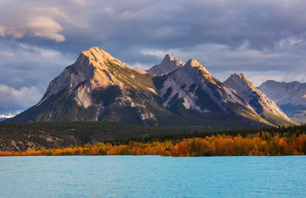 Bela Temporada Outono Nas Montanhas Canadenses Fundo Queda — Fotografia de Stock