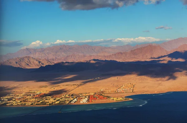 Utsikt Från Flygplansfönstret Bergen Och Badorten Egypten Sharm Sheikh — Stockfoto