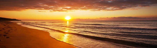 Malerisch Farbenfroher Sonnenuntergang Der Meeresküste Gut Für Tapete Oder Hintergrundbild — Stockfoto