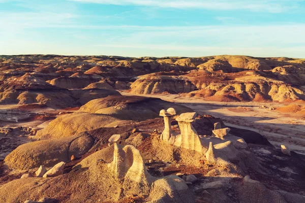 Bisti Çorak Toprakları, De-na-zin vahşi doğası, New Mexico, ABD. Fantastik sıradışı manzaralar.
