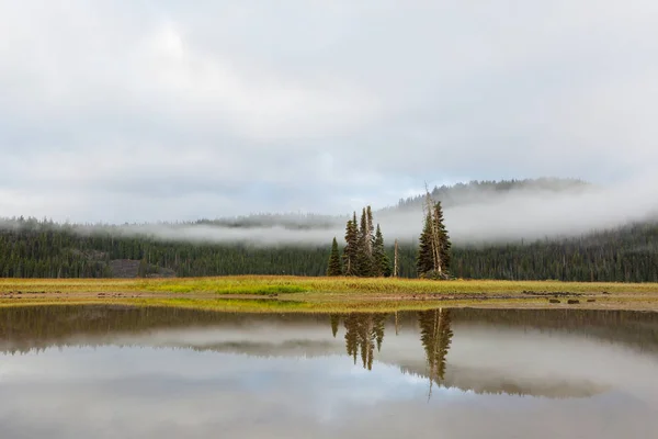 Serene Beautiful Lake Morning Mountains Oregon Amerikai Egyesült Államok — Stock Fotó