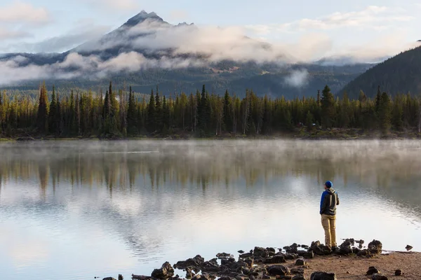 Sereno Hermoso Lago Las Montañas Mañana Oregon — Foto de Stock