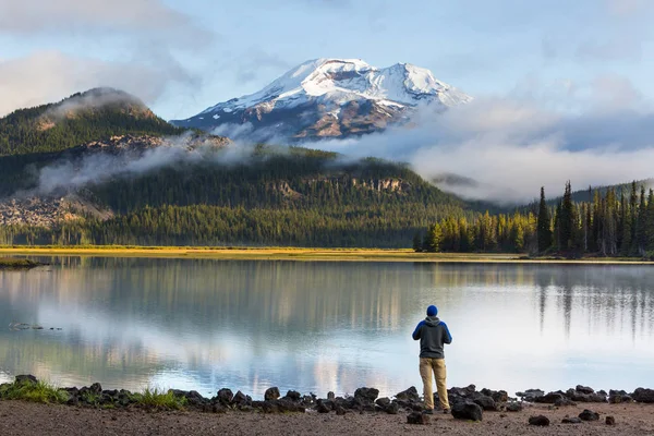 Sereno Hermoso Lago Las Montañas Mañana Oregon — Foto de Stock