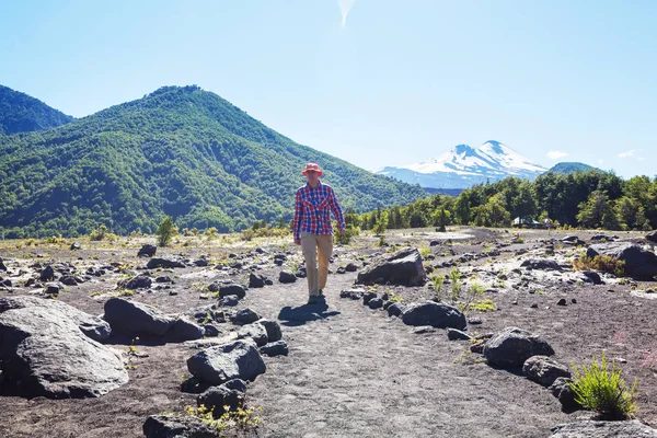 Homem Caminhada Região Dos Vulcões Araucânia Chile América Sul — Fotografia de Stock