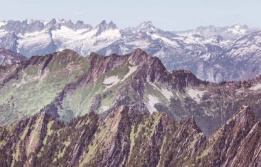 North Cascade Range, Washington / ABD 'de güzel bir dağ zirvesi.