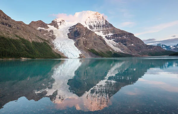 Prachtige Mount Robson Het Zomerseizoen Canada — Stockfoto