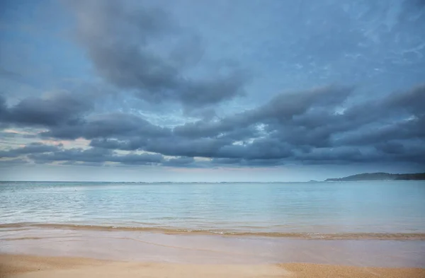 Scenografico Tramonto Colorato Sulla Costa Del Mare Buono Carta Parati — Foto Stock