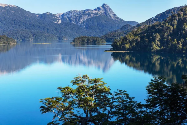 Όμορφα Ορεινά Τοπία Στην Παταγονία Ορεινή Λίμνη Στην Αργεντινή Νότια — Φωτογραφία Αρχείου