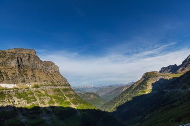 Pitoresk kayalık zirveleri buzul Milli Parkı, Montana, ABD