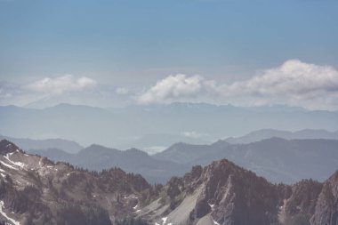 North Cascade Range, Washington / ABD 'de güzel bir dağ zirvesi.
