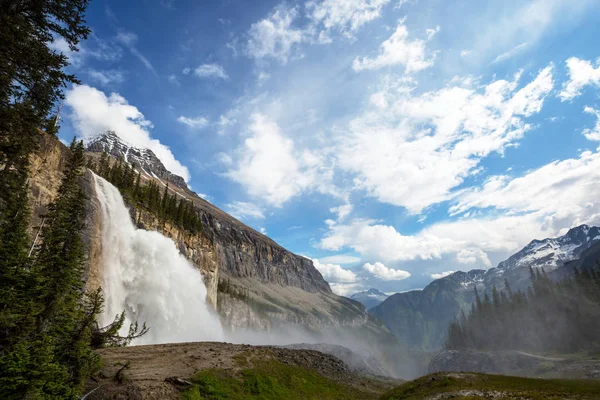 Pittoresca Vista Sulle Montagne Rocciose Canadesi Nella Stagione Estiva — Foto Stock