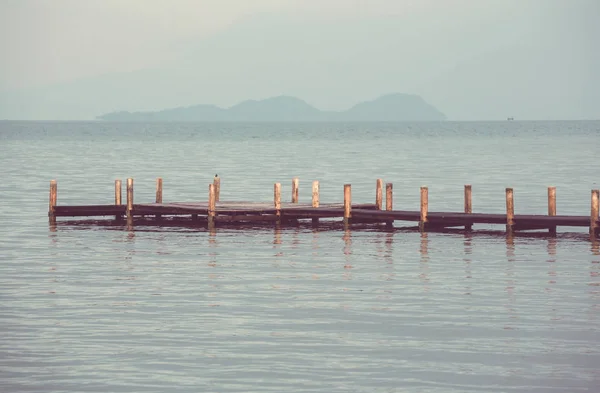 Sétány Trópusi Strandon — Stock Fotó