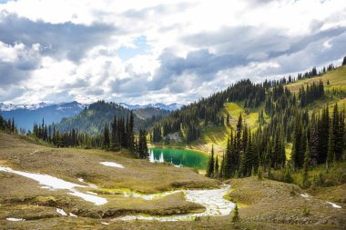 Image Lake and Glacier Peak in Washington, ABD