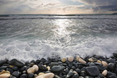 sunrise plajda çakıl