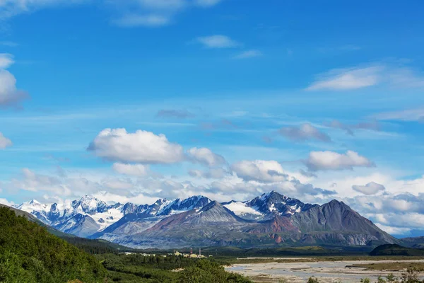 여름에 알래스카의 피카소 눈덮인 바위투성이 우리들 — 스톡 사진
