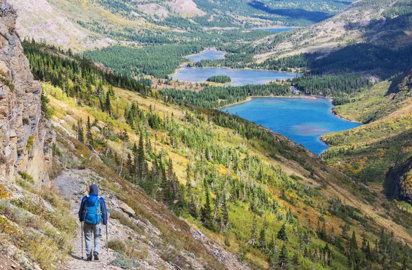 Wędrówka Parku Narodowym Glacier Montana — Zdjęcie stockowe