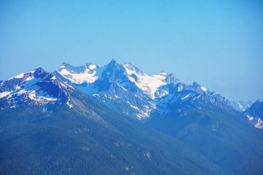 North Cascade Range, Washington / ABD 'de güzel bir dağ zirvesi.