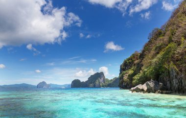 Şaşırtıcı doğal görünümü adaların deniz Körfezi ve dağ, Palawan, Filipinler