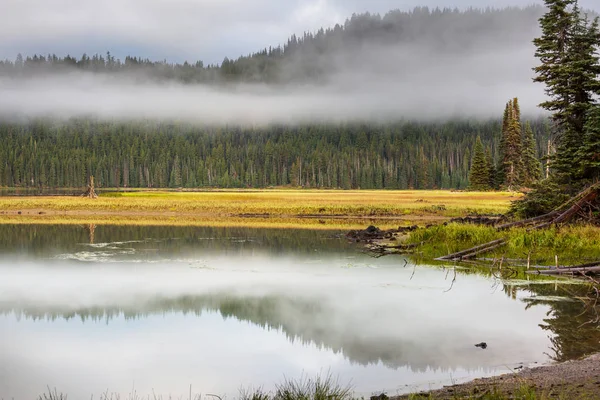 Serene Beautiful Lake Morning Mountains Oregon Amerikai Egyesült Államok — Stock Fotó