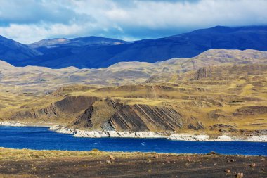 Patagonya 'daki güzel dağ manzaraları. Güney Amerika, Arjantin 'de dağlar gölü.