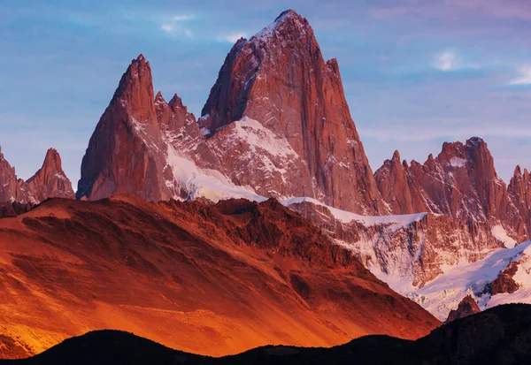 아르헨티나 파타고니아에서 아름답고 악센트가 어려운 봉우리중 하나인 — 스톡 사진