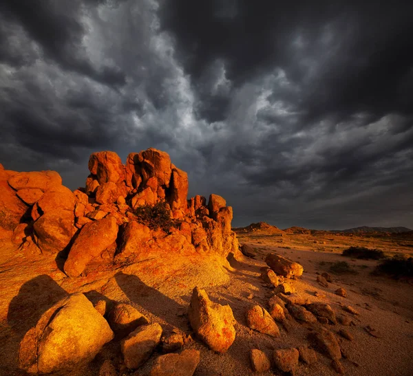 Cena Dramática Pôr Sol Deserto Pedra Gobi Mongólia — Fotografia de Stock