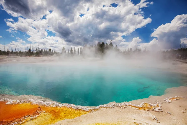 Fondo Natural Inspirador Campos Piscinas Géiseres Parque Nacional Yellowstone Estados —  Fotos de Stock