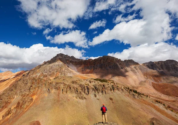 Backpacker Hike Autumn Mountains — Stock Photo, Image