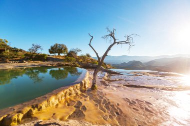 Hierve el Agua, Meksika 'nın Oaxaca eyaletindeki doğal kaplıcalar.