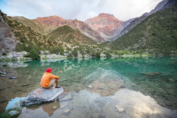 Belo Lago Sereno Nas Montanhas Fanns Ramo Pamir Tajiquistão — Fotografia de Stock